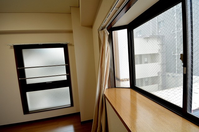 プラザ六番館　洋室②出窓