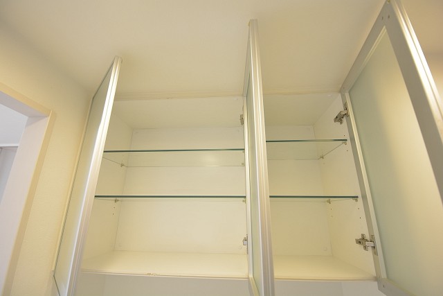 アルファニッシュ白金高輪　食器棚