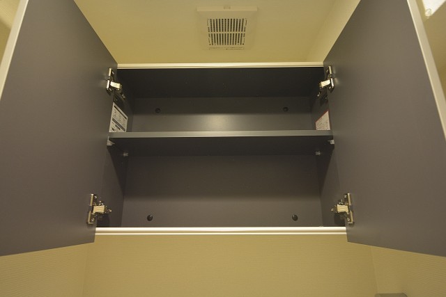 トイレ上の吊戸棚