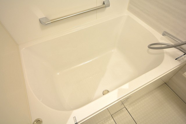 上馬ハイデンス　バスタブ横に手すり