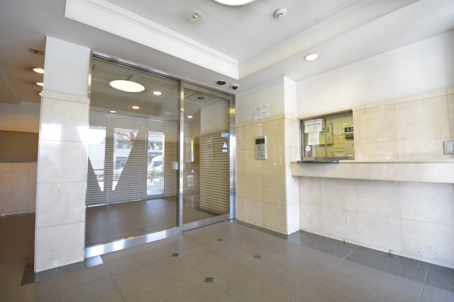 エスカイア上高井戸　エントランス