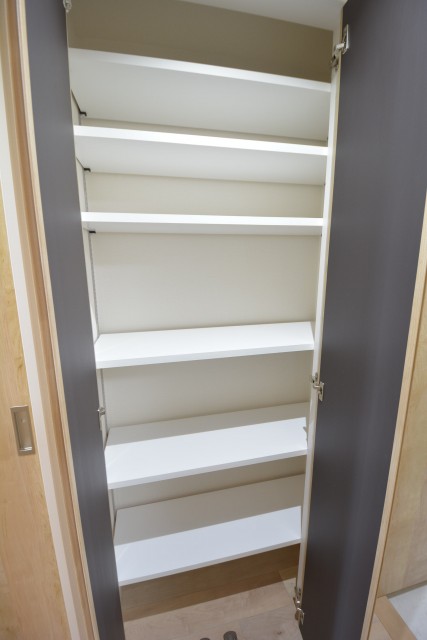 エスカイア高井戸　玄関ホール　収納