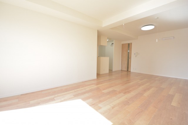 エスカイア高井戸　リビングダイニング