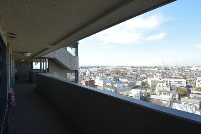 ライオンズマンション芦花公園　廊下