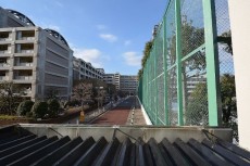 大富外苑コープ　物置の窓の外