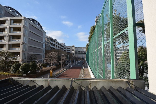 大富外苑コープ　物置の窓の外