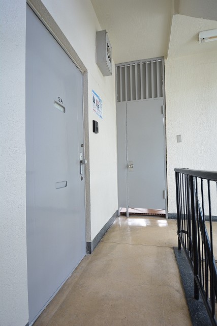 大富外苑コープ　玄関前