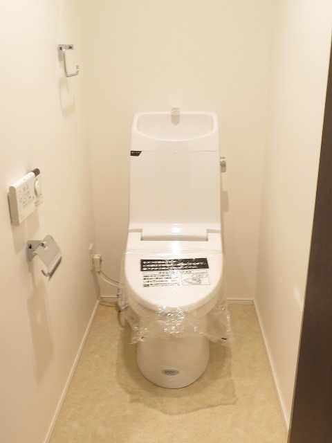 グラントレゾール広尾　螺旋階段横のトイレ