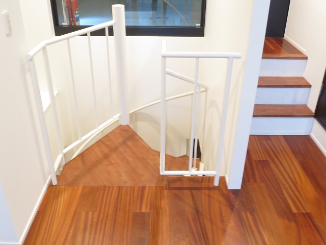 グラントレゾール広尾　螺旋階段　上105