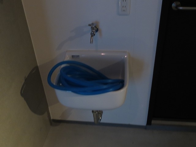 グラントレゾール広尾　ガレージ　水道105