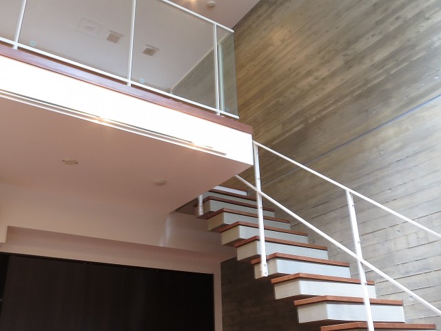グラントレゾール広尾　ベッドルーム　階段105