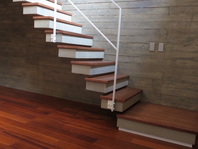 グラントレゾール広尾　ベッドルーム　階段105