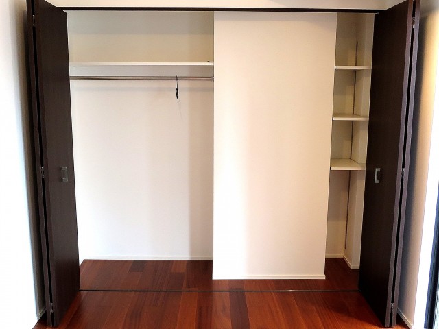 グラントレゾール広尾　ベッドルーム　クローゼット