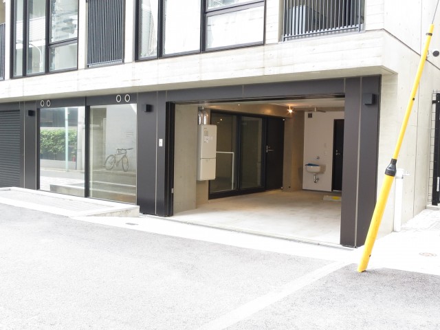 グラントレゾール広尾　ガレージ入口105