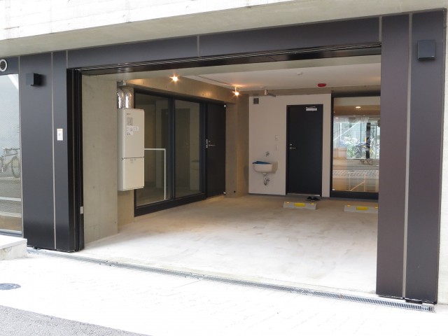グラントレゾール広尾　ガレージ入口105