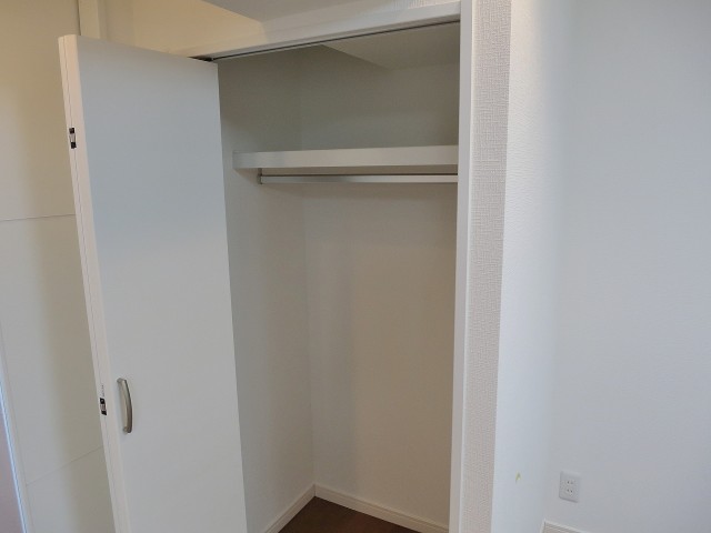 マンション第一明大前　リビング収納605