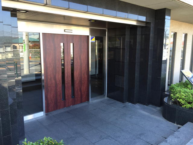 ゼファー明大前クローチェ　エントランス