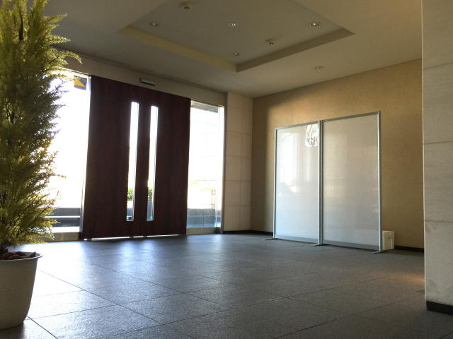 ゼファー明大前クローチェ　エントランス