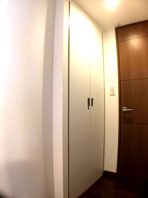 ゼファー明大前クローチェ　洗濯機置場