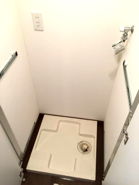 ゼファー明大前クローチェ　洗濯機置場