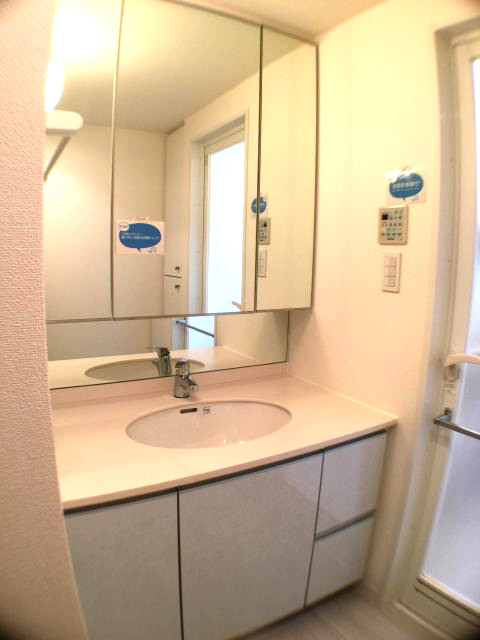 ゼファー明大前クローチェ　洗面台