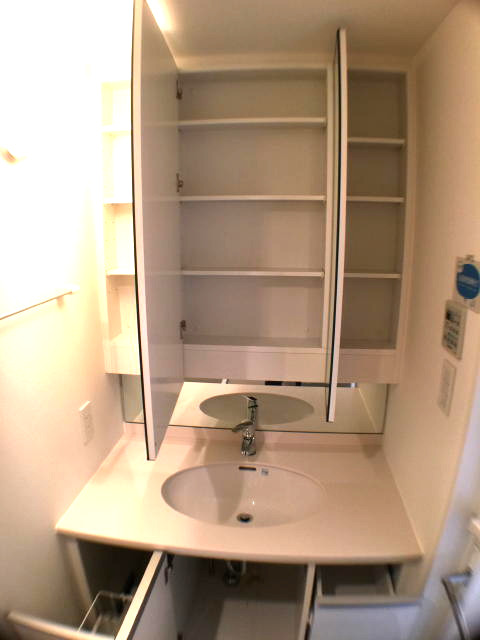 ゼファー明大前クローチェ　洗面台