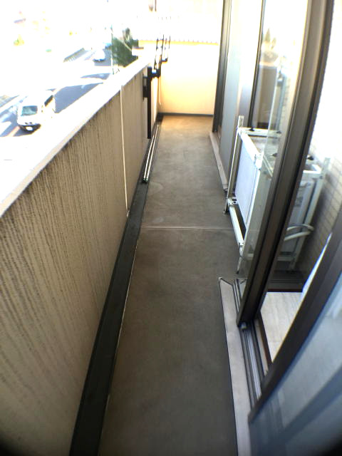 ゼファー明大前クローチェ　バルコニー