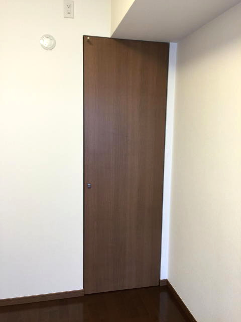 ゼファー明大前クローチェ　洋室収納