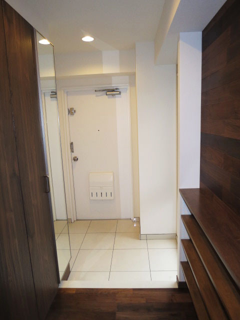 グレースプラザ若松町　玄関