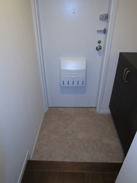 本郷七番館　玄関