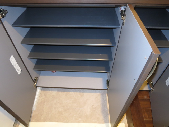 本郷七番館　玄関