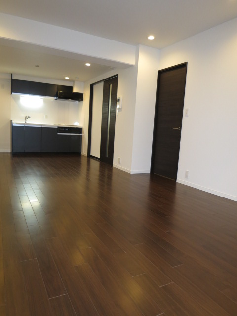 本郷七番館　リビングダイニング