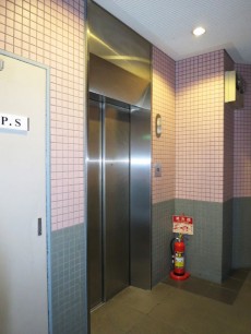 ヴェルビュ新中野　エレベーター