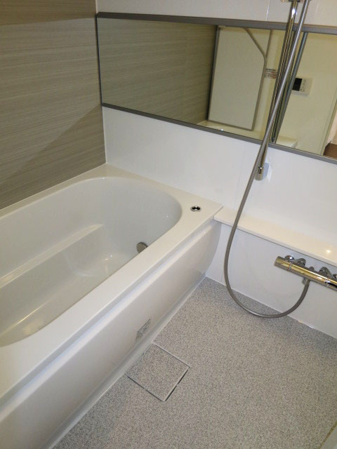 ヴェルビュ新中野　浴室換気乾燥機付のバスルーム