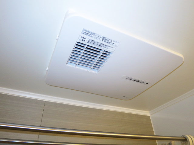 ヴェルビュ新中野　浴室換気乾燥機付のバスルーム