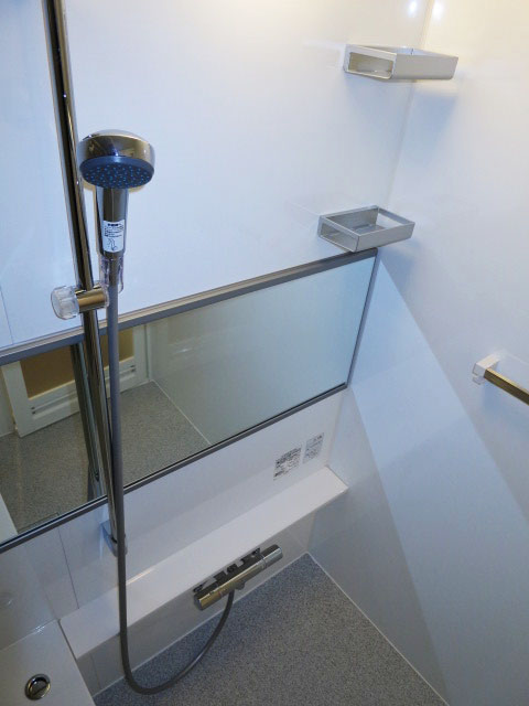 ヴェルビュ新中野　浴室換気乾燥機付のバスルーム