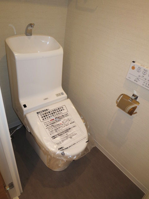 ヴェルビュ新中野　ウォシュレット付のトイレ