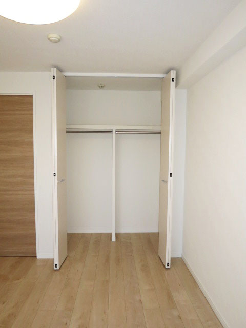 ヴェルビュ新中野　約6.0帖の洋室　収納