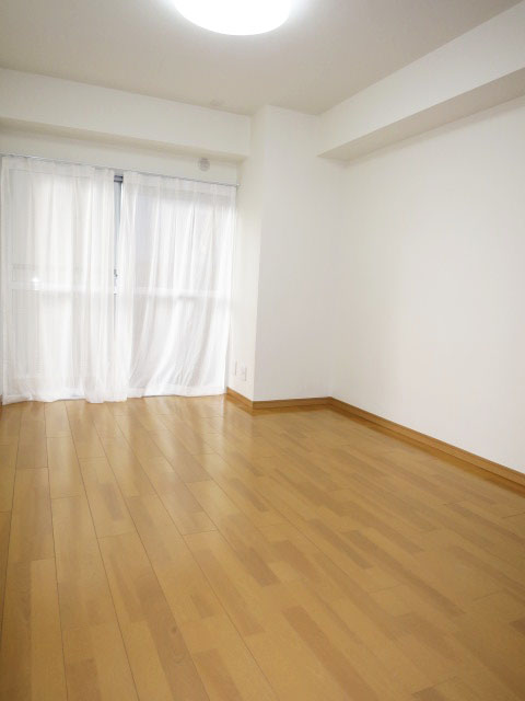 メゾンドール本郷　約6.4帖の洋室