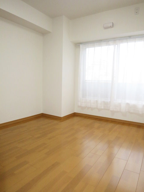 メゾンドール本郷　約6帖の洋室