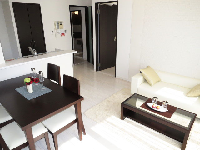 南向き・約11.8帖のリビングダイニングキッチン