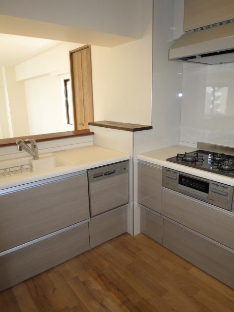 広々としたシステムキッチン