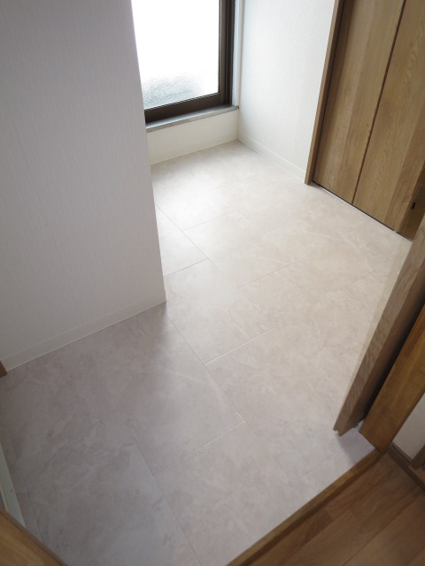 バルコニーに出られる洗面室