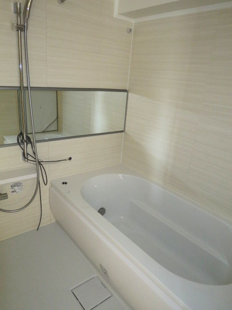 浴室換気乾燥機付のバスルーム