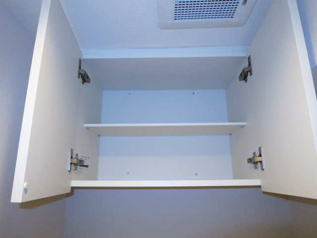 トイレ上部の吊戸棚