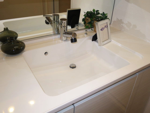 アイタウン・レピア　使いやすそうな洗面化粧台