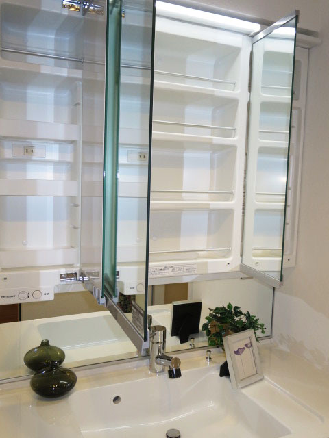 アイタウン・レピア　収納たっぷりの洗面室