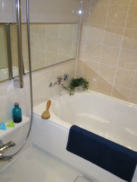 アイタウン・レピア　ラグジュアリーな雰囲気のバスルーム