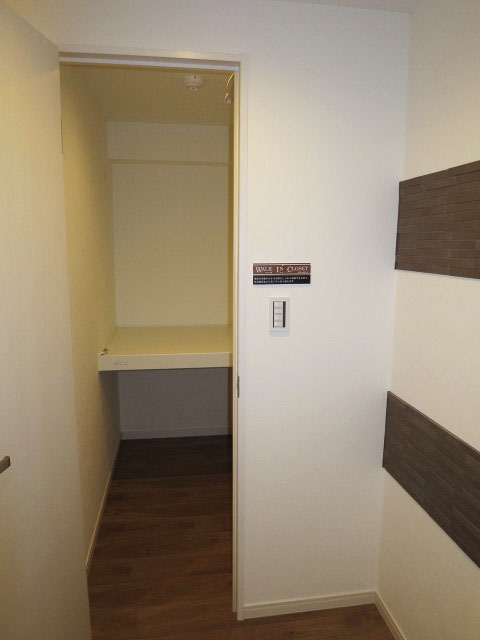 アイタウン・レピア　玄関にマルチ収納