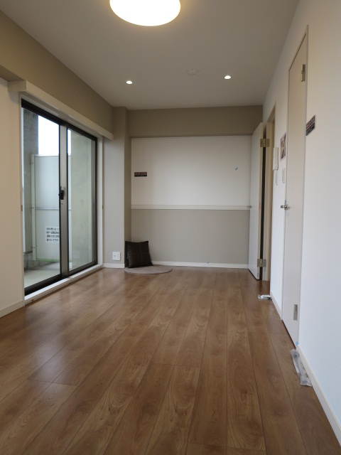 アイタウン・レピア　約8.6帖の洋室